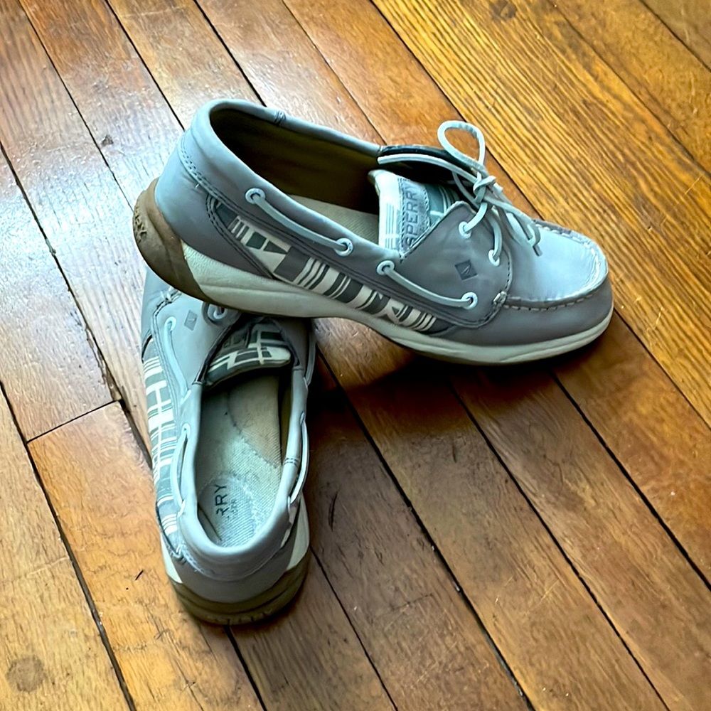 Women’s 9.5 grey sperrys